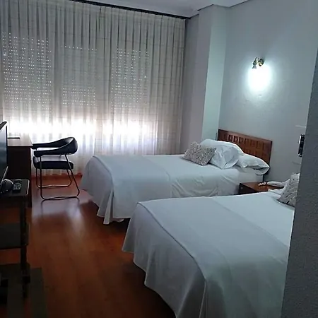 Hotel Marques De Santillana 3*