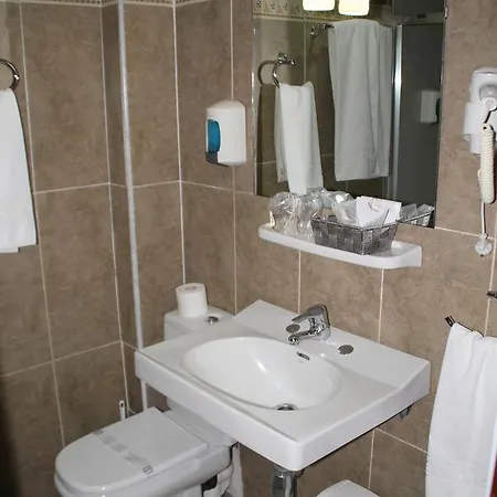 马尔克斯德桑蒂拉纳酒店