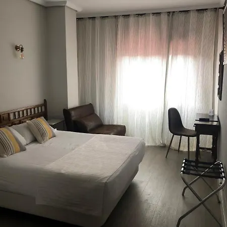 酒店 马尔克斯德桑蒂拉纳酒店 3*