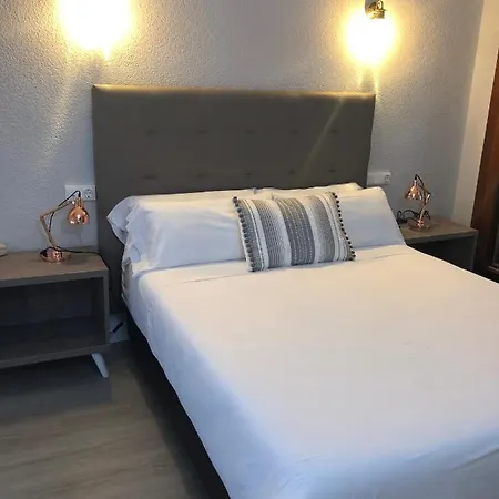 马尔克斯德桑蒂拉纳酒店 酒店 3*