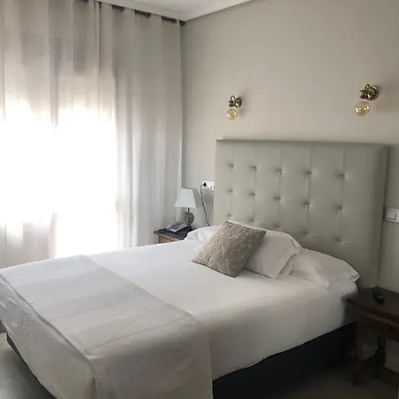 马尔克斯德桑蒂拉纳酒店 酒店